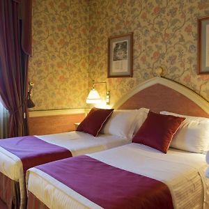 Standard Zimmer mit Kingsize-Bett