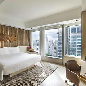 Angrenzendes Zimmer mit Kingsize-Bett