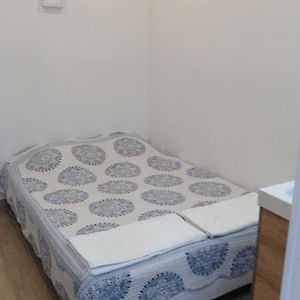 Zimmer mit Kingsize-Bett