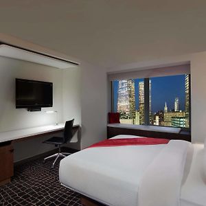 Zimmer mit Kingsize-Bett