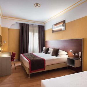 Familien-Zimmer mit Kingsize-Bett