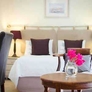 Zimmer mit Kingsize-Bett