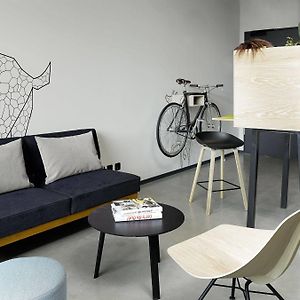 Urban Zimmer mit Kingsize-Bett