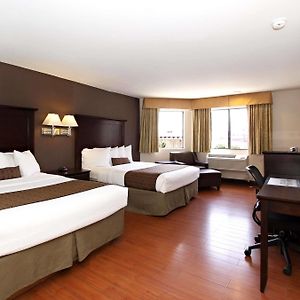 Zimmer mit Kingsize-Bett für Gäste mit Behinderungen