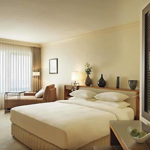 Zimmer mit Kingsize-Bett
