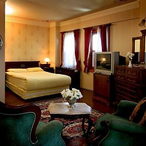 Eck-Suite mit Kingsize-Bett