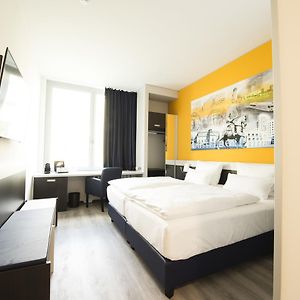 Standard Zimmer mit Kingsize-Bett