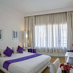 Zimmer mit Kingsize-Bett