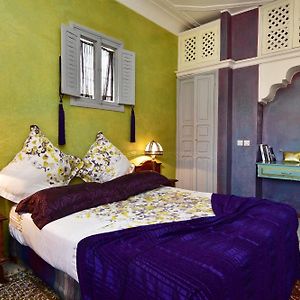 Zimmer mit Kingsize-Bett