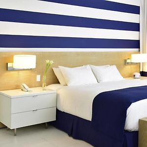 Art Zimmer mit Kingsize-Bett