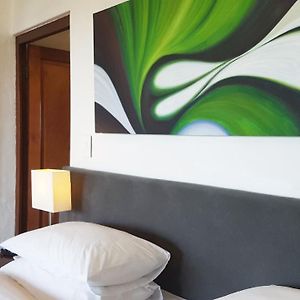 Standard Zimmer mit Kingsize-Bett