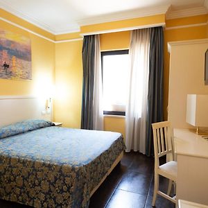 Zimmer mit zwei Einzelbetten