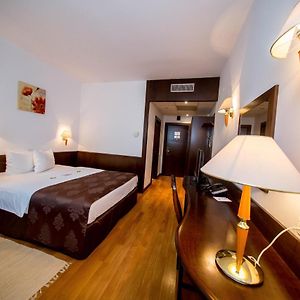 Standard Zimmer mit Kingsize-Bett