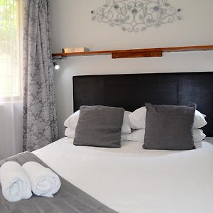 Budget Zimmer mit Kingsize-Bett