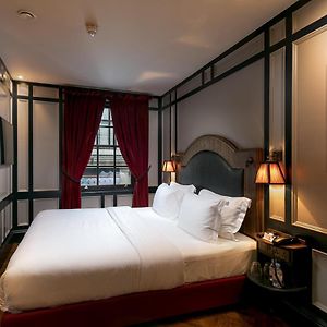 Luxus Zimmer mit Kingsize-Bett