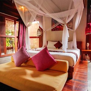 Zimmer mit Kingsize-Bett
