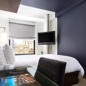 Gemütliches Zimmer mit Queensize-Bett