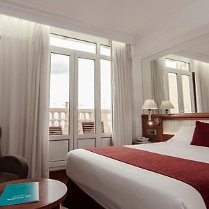 Zimmer mit Kingsize-Bett