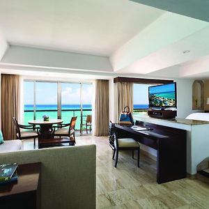 Master Suite mit Kingsize-Bett und mit Ozeanblick