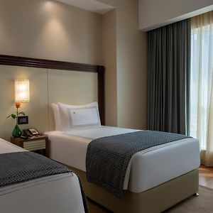 Deluxe Zimmer mit zwei Einzelbetten und mit Yachthafenblick