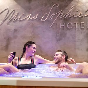 Wellness Zimmer mit Kingsize-Bett