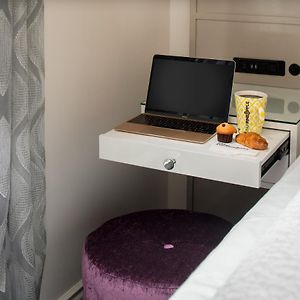 Zimmer mit Kingsize-Bett