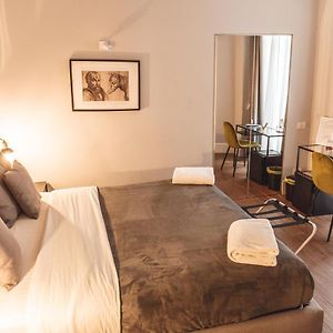 Standard Zimmer mit Kingsize-Bett