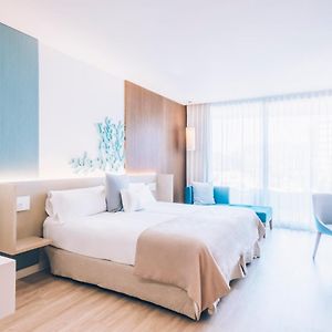 Zimmer mit Kingsize-Bett