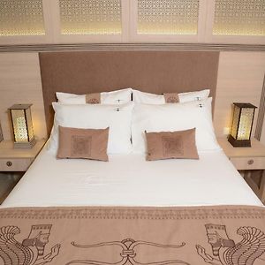 Zimmer mit Kingsize-Bett