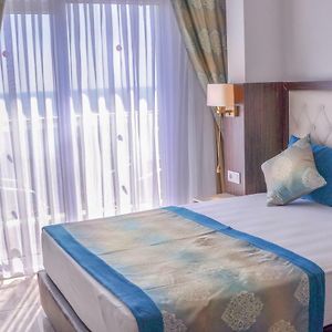 Zimmer mit Kingsize-Bett