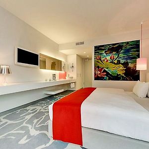 Art Zimmer mit Kingsize-Bett