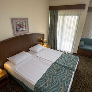 Standard Zimmer mit Kingsize-Bett