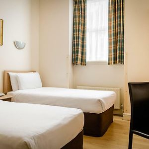 Zimmer mit zwei Einzelbetten