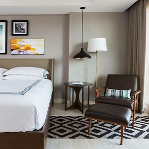 Zimmer mit Kingsize-Bett
