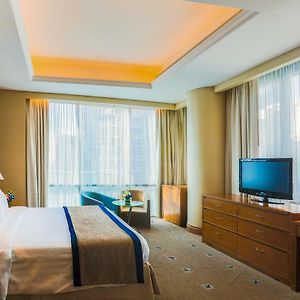 Standard Zimmer mit Kingsize-Bett