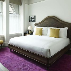 Deluxe Zimmer mit Kingsize-Bett