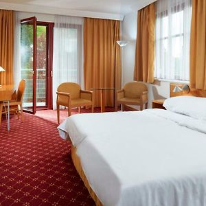 Zimmer mit Kingsize-Bett