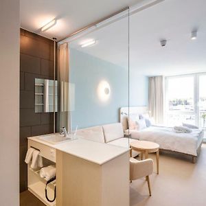 Zimmer mit Kingsize-Bett
