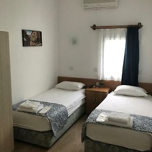 Zimmer mit zwei Einzelbetten