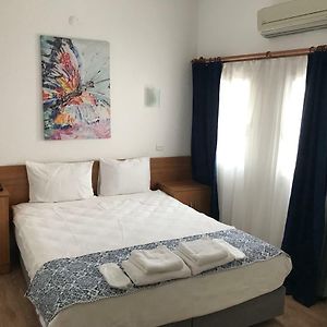Zimmer mit Kingsize-Bett
