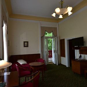 Zimmer mit zwei Einzelbetten