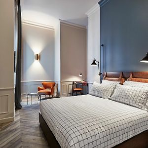 Zimmer mit Kingsize-Bett