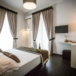 Zimmer mit Kingsize-Bett