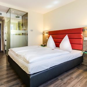 Zimmer mit Kingsize-Bett