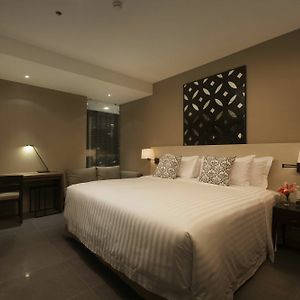 Zimmer mit Kingsize-Bett