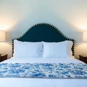 Zimmer mit Kingsize-Bett