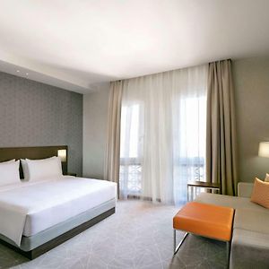 Zimmer mit Kingsize-Bett