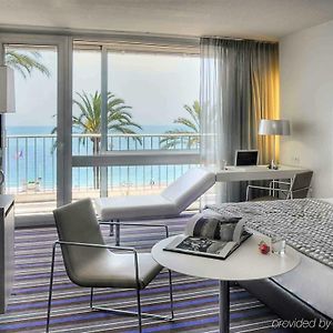Privilege Zimmer mit Kingsize-Bett und mit Strandblick