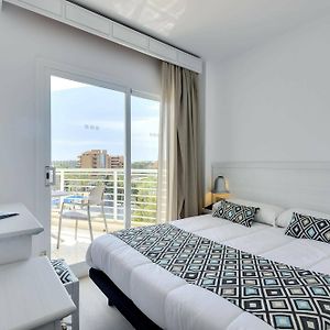 Zimmer mit Kingsize-Bett