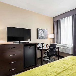 Zimmer mit Kingsize-Bett
